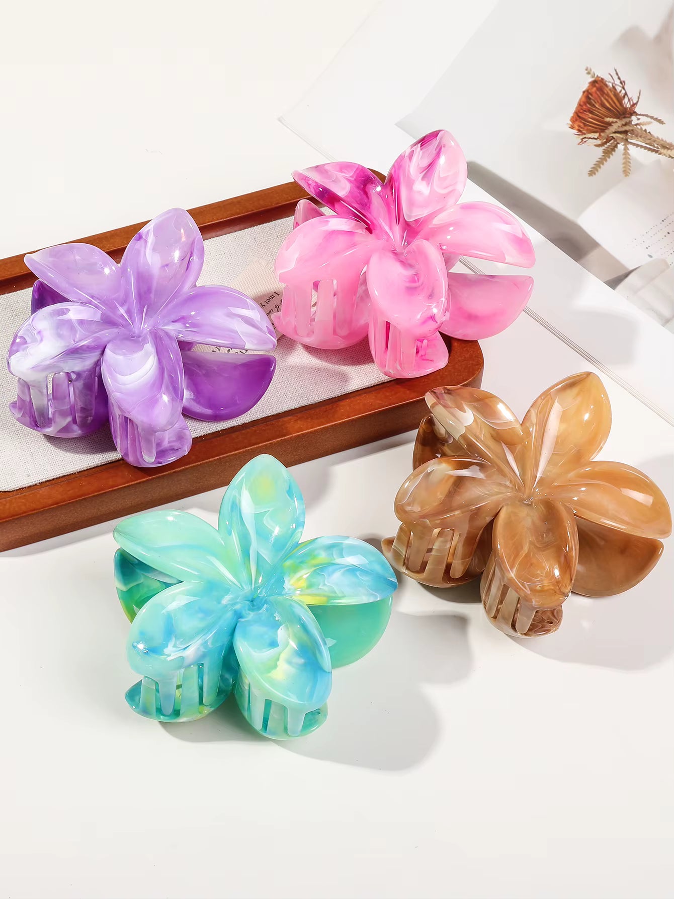 Flower Hair Claw Clips 4PCS Big Cute Jaw Clips for Women Girls Thick Hair Large Daisy Clips Non Slip Strong Hold 4 Colors