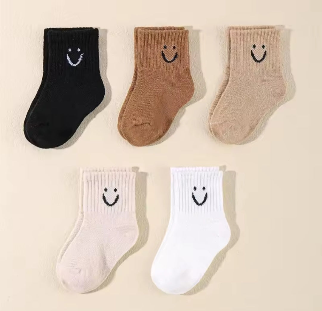 10 pairs of cute solid-color smiling face pattern children's mid-calf socks, suitable for boys and girls socks