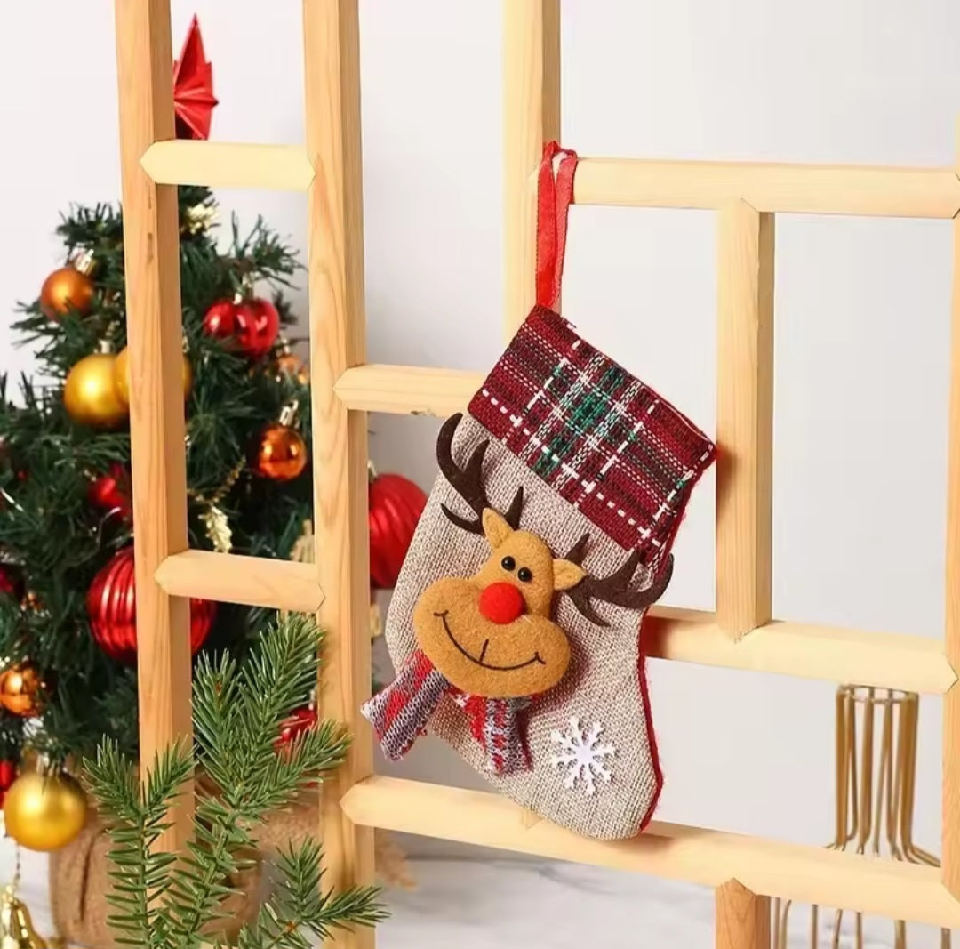 1pc New Christmas Decoration Supplies Santa Claus Small Socks Christmas Tree Hanging Christmas Socks Gift Bags Christmas Bags