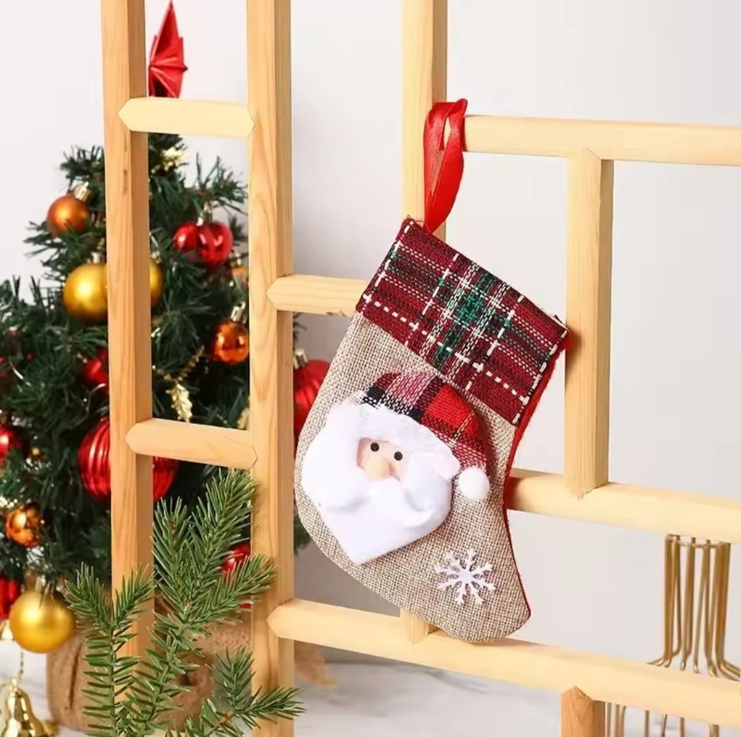 1pc New Christmas Decoration Supplies Santa Claus Small Socks Christmas Tree Hanging Christmas Socks Gift Bags Christmas Bags